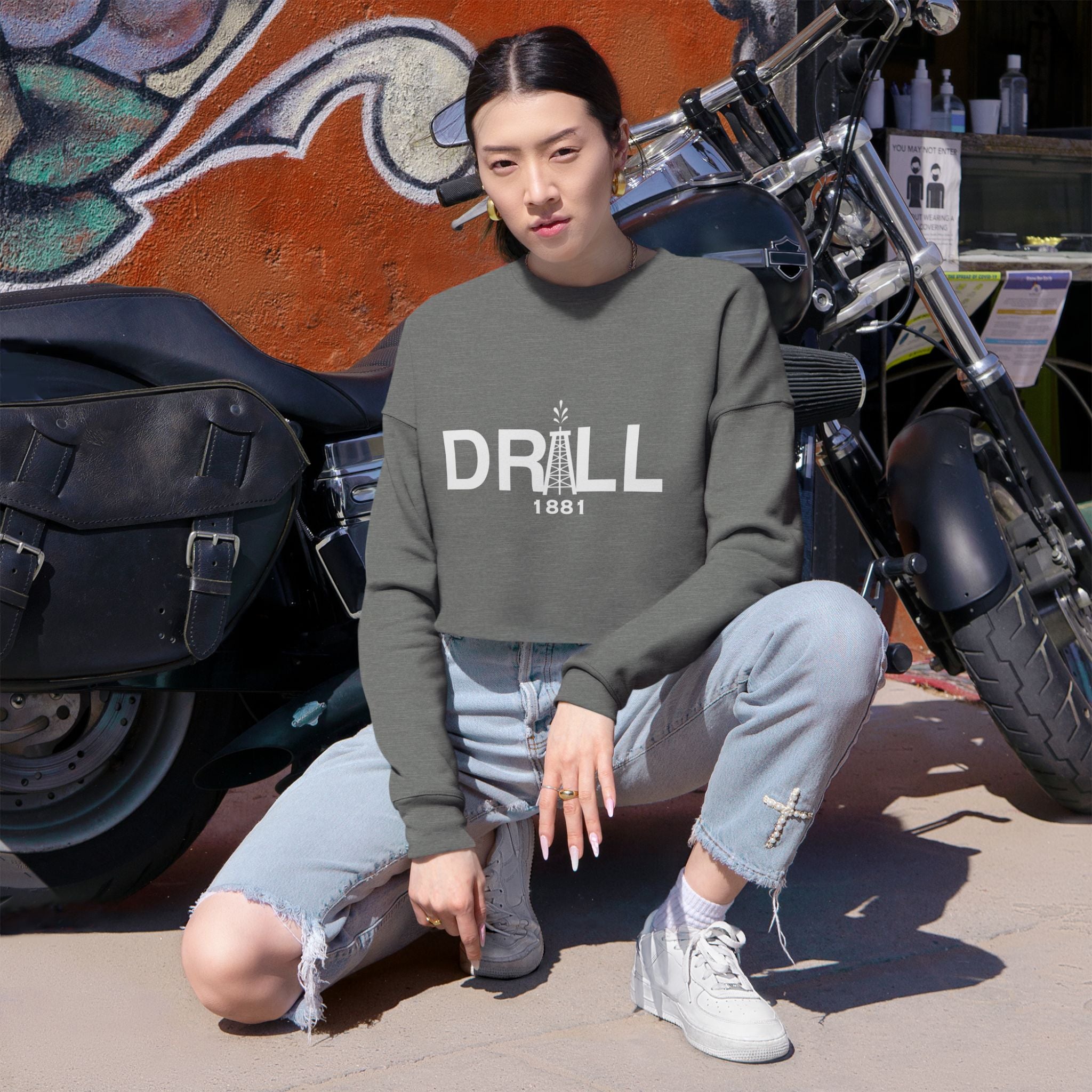 Drill Basic White Logo - Women's Cropped Sweatshirt